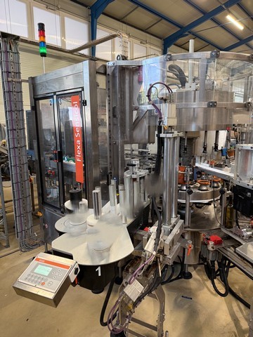 Etichettatrice usata Kosme con 4 stazioni adesive a camma elettronica 6