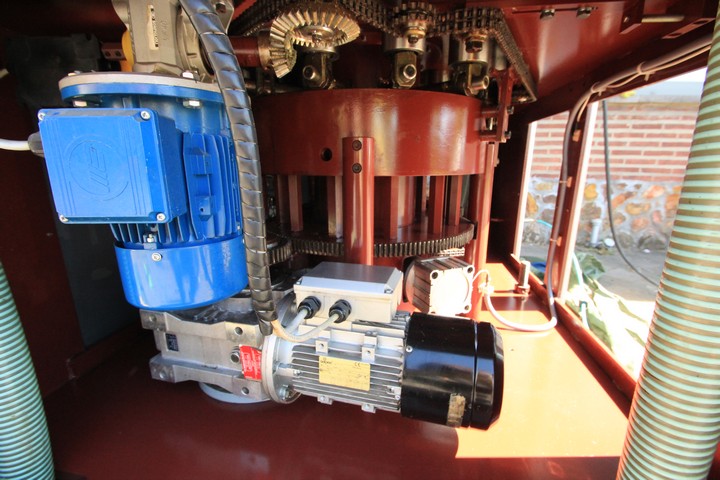 Used Robino & Galandrino 12T wirehooder for 4-wire cage 12