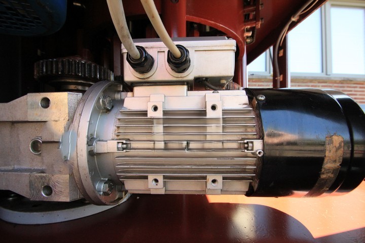 Used Robino & Galandrino 12T wirehooder for 4-wire cage 13