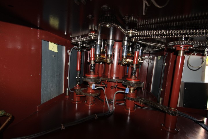 Used Robino & Galandrino 12T wirehooder for 4-wire cage 18