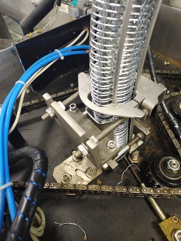 Used Robino & Galandrino 12T wirehooder for 4-wire cage 6
