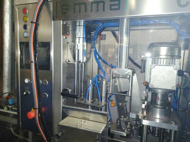 Monoblocco di riempimento per lattine usato Emma a gravità 9