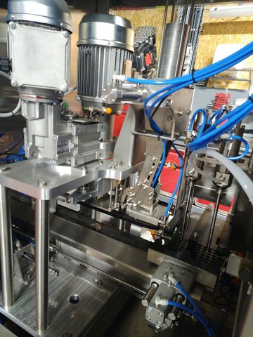 Monoblocco di riempimento per lattine usato Emma a gravità 3