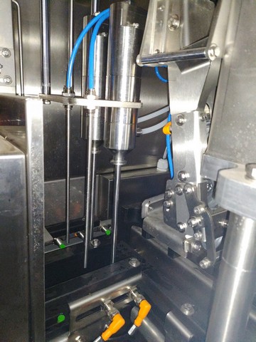 Monoblocco di riempimento per lattine usato Emma a gravità 7