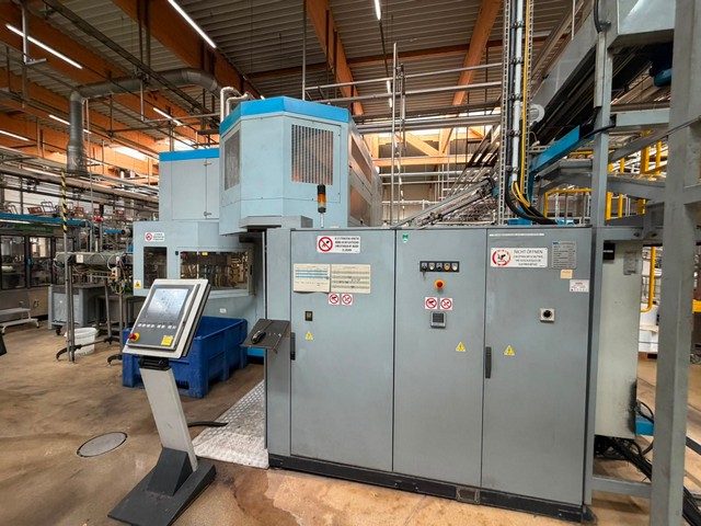 Used Sipa Pet Blow Molding Machine 3