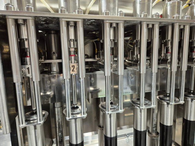 Used beer linear Gai filling monoblock for glass 6.6.1.  Year: 2016 9
