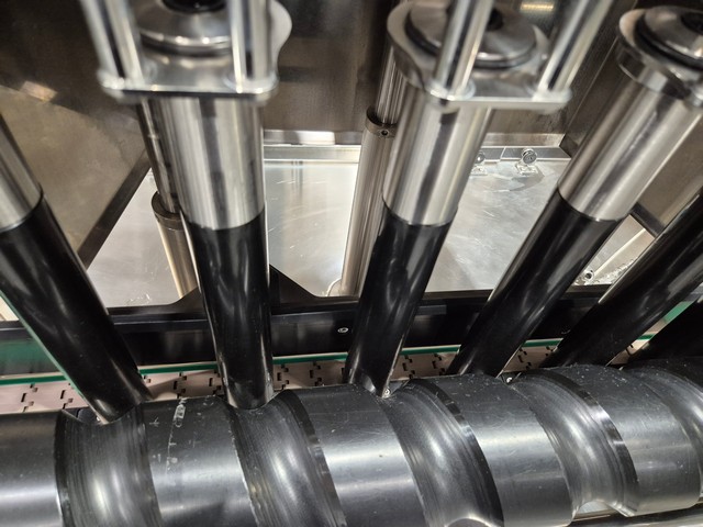 Used beer linear Gai filling monoblock for glass 6.6.1.  Year: 2016 10