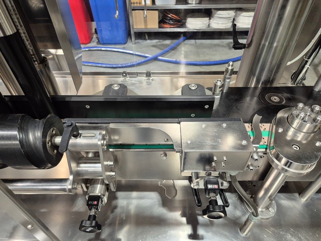 Used beer linear Gai filling monoblock for glass 6.6.1.  Year: 2016 12