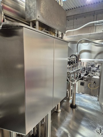 Used beer linear Gai filling monoblock for glass 6.6.1.  Year: 2016 15