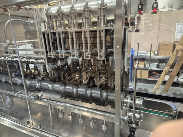 Used beer linear Gai filling monoblock for glass 6.6.1.  Year: 2016 3