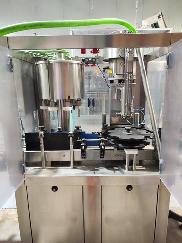 Used IDROTECNICA 8.1 filling monoblock for crown caps Ø26 mm and Ø29 mm 3