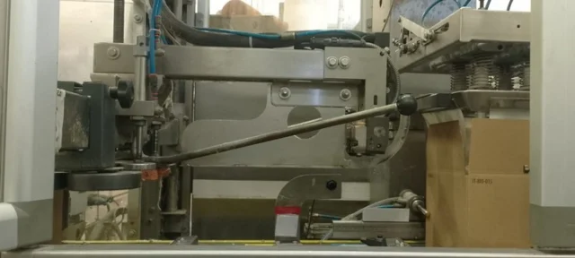 Monoblocco di incartonamento usato APE composto da Formacartoni, Incartonatrice e Chiudicartoni