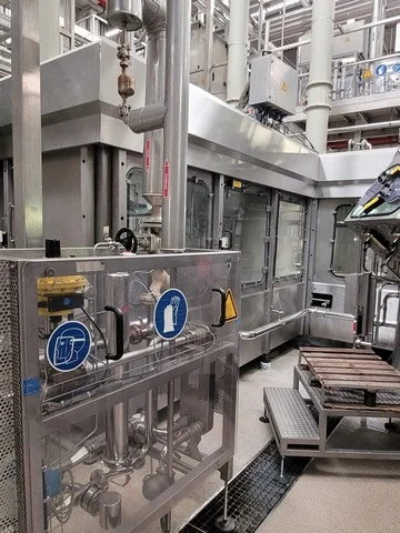Linea di imbottigliamento Completa Asettica PET Usata