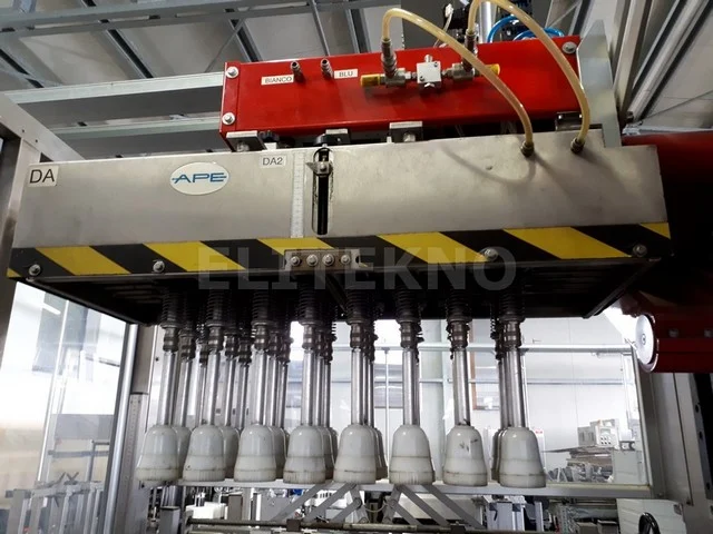 Linea di imbottigliamento Vino Fermo 8.000 bph Usata