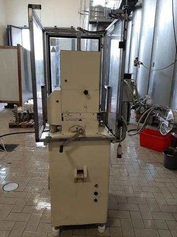 Used capper Bertolaso