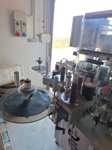 Etichettatrice Cavagnino&Gatti usata adesiva