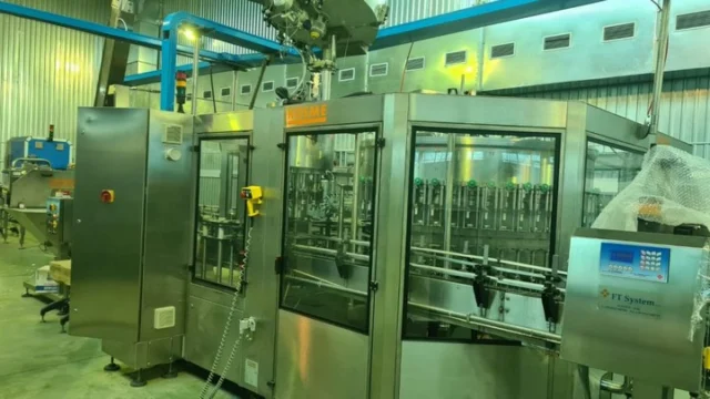 Linea di imbottigliamento Kosme 9.000 bph Usata