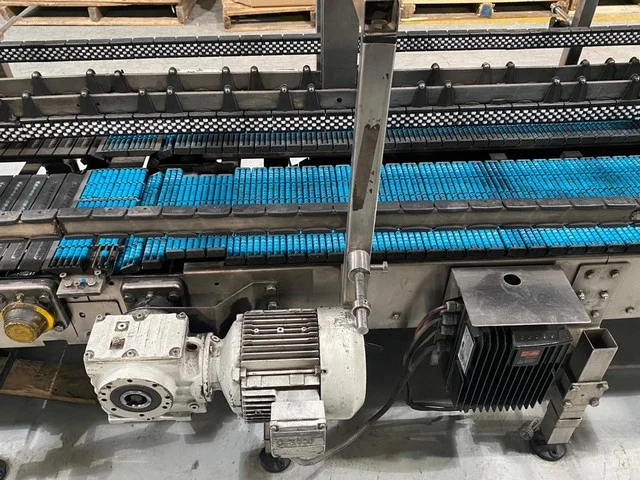 Linea di imbottigliamento PET Krones 30.000 bph Usata