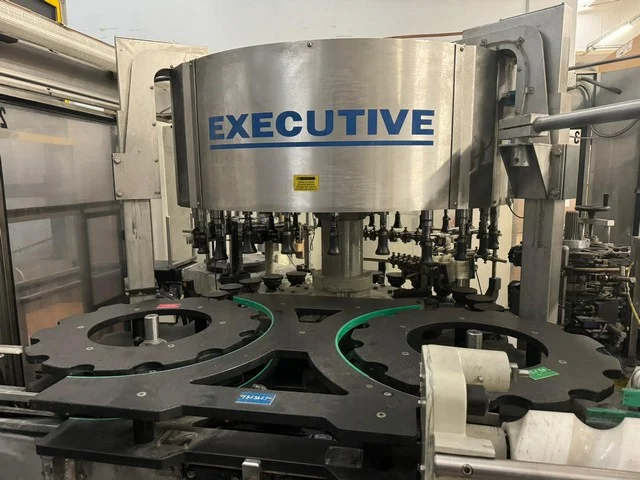 Used labeller P.E. Executive 16.000 bph