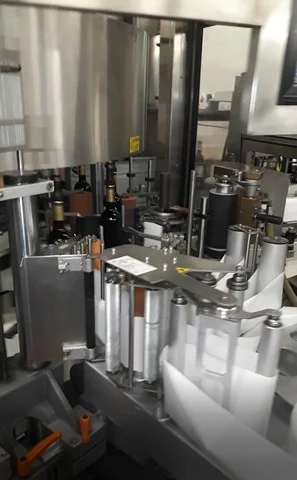 Linea di imbottigliamento Vino Fermo Irundin Usata